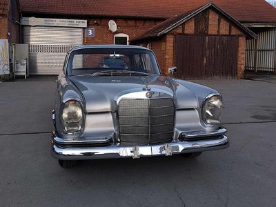 Second-hand Mercedes 220 95 CP (69 kW) 1962 Argintiu Berlinǎ