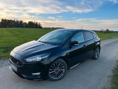 Second-hand Ford Focus ST-Line 125 CP (91 kW) 2017 Negru Berlinǎ