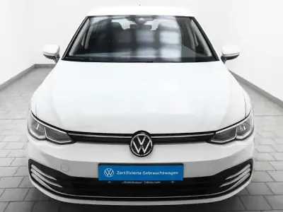 Używany VW Golf VII Active 150 KM (110 kW) 2021 Biały Hatchback