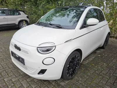 Gebraucht Fiat 500e La Prima 88 kW (120 PS) 2023 Weiß Kleinwagen