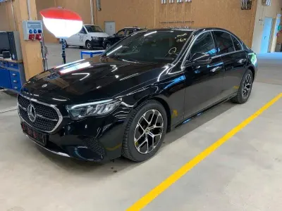 Gebraucht Mercedes E220 Avantgarde 197 PS (144 kW) 2024 Schwarz Limousine