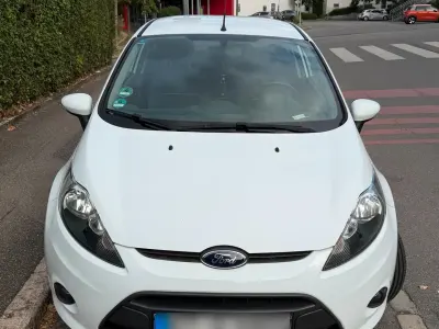 Gebraucht Ford Fiesta Champions Edition 95 PS (69 kW) 2012 Weiß Kleinwagen