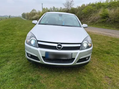 Usata Opel Astra 115 CV (84 kW) 2005 Argento Berlina