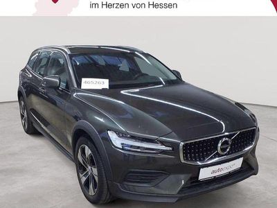 Pine grey metallic Gebraucht 2021 Volvo V60 CC Pro Kombi | 33.990 € (Etwas zu teuer)