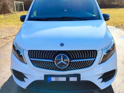 Weiß Gebraucht 2022 Mercedes V220 AMG Van / Kleinbus | 51.190 € (Fairer Preis)