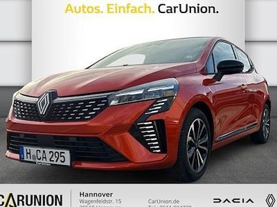 Valenciaorange metallic Gebraucht 2025 Renault Clio V Techno Limousine | 21.960 € (Teuer)