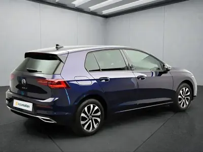 Second-hand VW Golf VIII 115 CP (84 kW) 2022 Albastru Berlinǎ