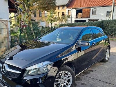 Gebraucht Mercedes A160 Urban 102 PS (75 kW) 2016 Schwarz Limousine