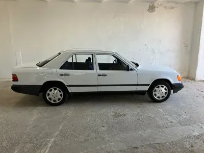 Gebraucht Mercedes 200 105 PS (77 kW) 1988 Weiß Limousine