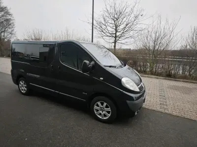Używany Opel Vivaro 146 KM (107 kW) 2011 Czarny Minivan
