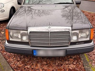 Schwarz Gebraucht 1989 Mercedes E230 Limousine | 4.500 €
