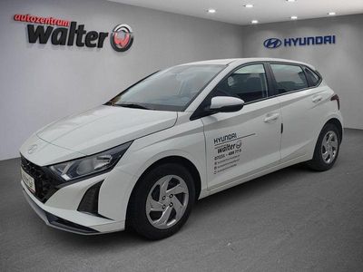 Gebraucht Hyundai i20 Select 101 PS (74 kW) 2025 Atlas white / sol Limousine