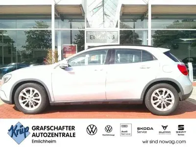Gebraucht Mercedes GLA200 Style 156 PS (114 kW) 2015 Silber SUV