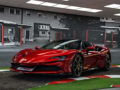 Gebraucht Ferrari SF90 999 PS (734 kW) 2024 Rot Cabrio