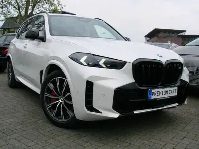 Gebraucht BMW X5 M M Sport 530 PS (389 kW) 2025 Mineralweiss metallic SUV