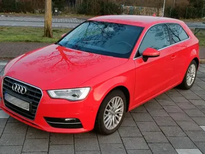 Gebraucht Audi A3 Ambiente 122 PS (89 kW) 2013 Rot Limousine