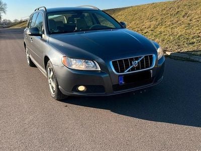 Gebraucht Volvo V70 Momentum 163 PS (119 kW) 2008 Blau Kombi