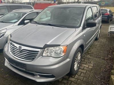 Gebraucht Lancia Voyager 177 PS (130 kW) 2014 Silber Van / Kleinbus