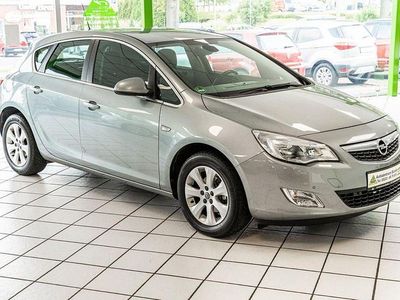 Gebraucht Opel Astra Cosmo 140 PS (102 kW) 2010 Silbersee/perl silber (m2) Limousine
