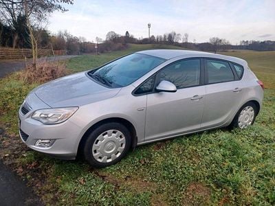 Silber Gebraucht 2011 Opel Astra Limousine | 4.300 € (Guter Preis)