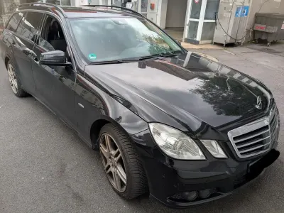 Gebraucht Mercedes E250 Avantgarde 204 PS (150 kW) 2011 Schwarz Limousine