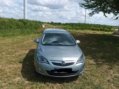 Gebraucht Opel Astra 140 PS (102 kW) 2011 Silber Kombi