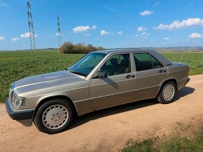 Usata Mercedes 190 118 CV (86 kW) 1990 Beige Berlina