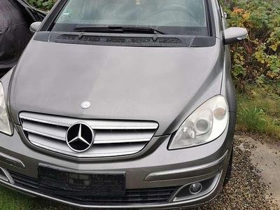 Mercedes B200