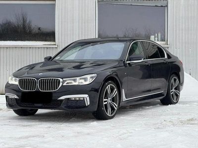 Blau Gebraucht 2017 BMW 740 Sport Line Limousine | 33.990 € (Etwas zu teuer)