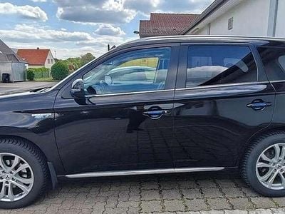 Gebraucht Mitsubishi Outlander P-HEV Top 121 PS (88 kW) 2017 Schwarz SUV