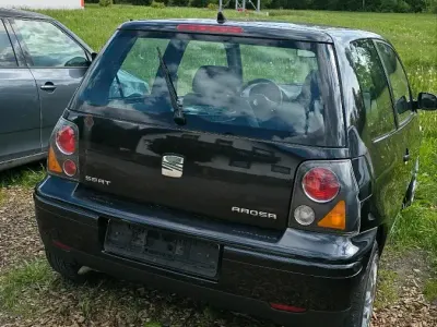 Używany Seat Arosa 50 KM (36 kW) 2003 Czarny Hatchback