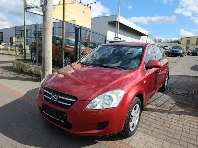 Gebraucht Kia Ceed 109 PS (80 kW) 2009 Rot Kleinwagen