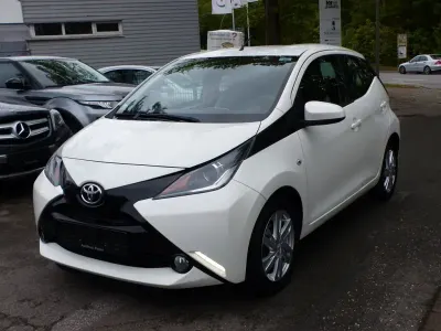 Używany Toyota Aygo X-play 69 KM (50 kW) 2014 Biały Hatchback