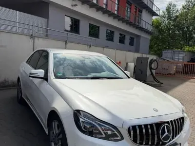 Gebraucht Mercedes E250 211 PS (155 kW) 2015 Weiß Limousine