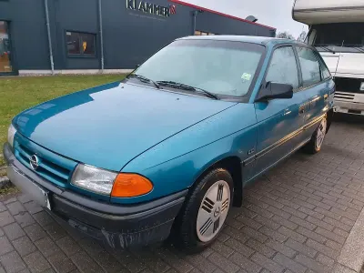 Second-hand Opel Astra 90 CP (66 kW) 1993 Berlinǎ