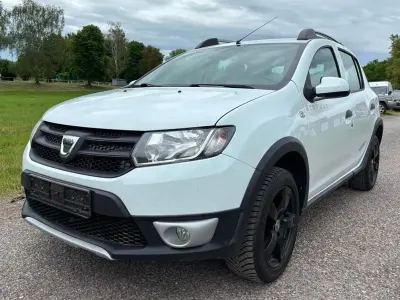 Gebraucht Dacia Sandero Stepway 90 PS (66 kW) 2014 Weiß SUV