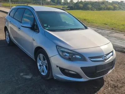 Usata Opel Astra 110 CV (80 kW) 2015 Argento Station wagon