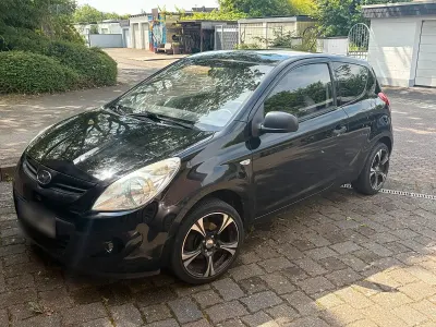 Gebraucht Hyundai i20 78 PS (57 kW) 2009 Schwarz Kleinwagen