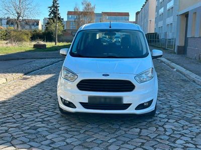 Gebraucht Ford Tourneo Courier 95 PS (69 kW) 2016 Weiß Van / Kleinbus