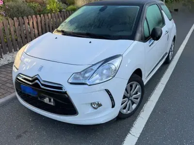 Gebraucht Citroën DS3 Chic 95 PS (69 kW) 2012 Weiß Kleinwagen