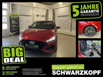 Gebraucht Hyundai i30 101 PS (74 kW) 2024 Rot Limousine