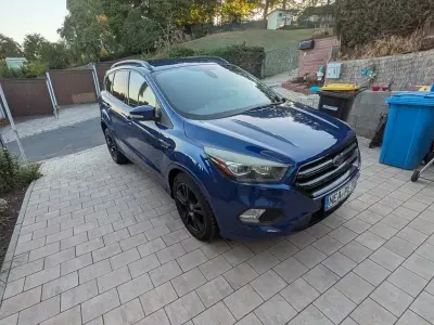 Gebraucht Ford Kuga ST-Line 150 PS (110 kW) 2017 Blau SUV