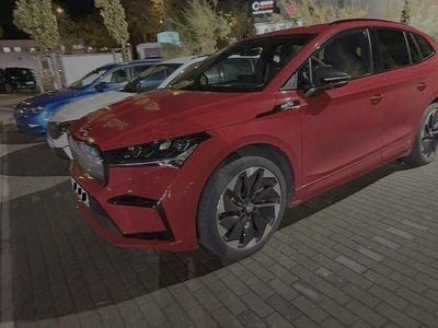 Rot Gebraucht 2022 Skoda Enyaq iV SportLine SUV | 38.999 € (Etwas zu teuer)