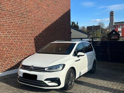Weiß Gebraucht 2017 VW Touran Highline Van / Kleinbus | 22.000 € (Etwas zu teuer)