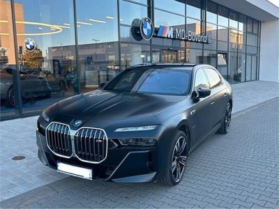 BMW M760e