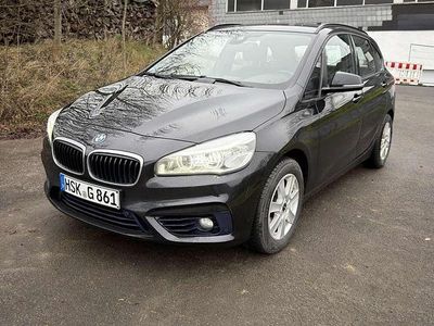 Schwarz Gebraucht 2015 BMW 218 Sport Line Kombi | 11.200 € (Fairer Preis)