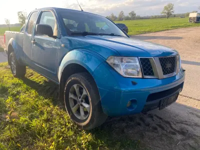 Usata Nissan Navara Premium Edition 174 CV (127 kW) 2005 Blu Pick-up
