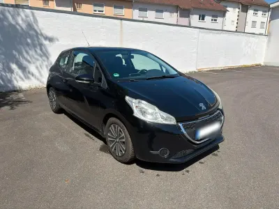 Gebraucht Peugeot 208 Active 95 PS (69 kW) 2012 Schwarz Kleinwagen