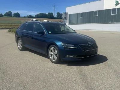 Gebraucht Skoda Superb Premium Edition 150 PS (110 kW) 2018 Lavablau metallic Kombi