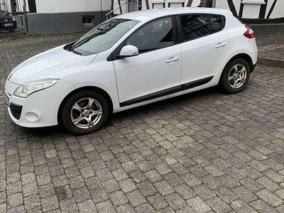 Gebraucht Renault Mégane Expression 110 PS (80 kW) 2012 Weiß Limousine